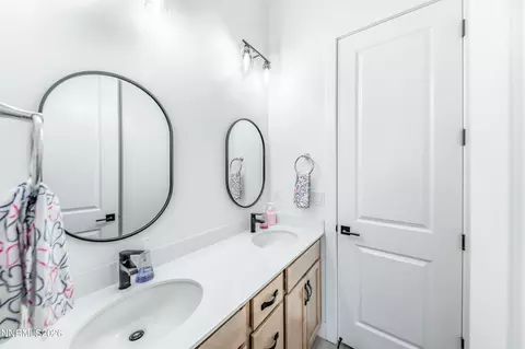 Bath - 2976 Ruby Desert Dr, Reno, NV 89521 photo 4 of 8