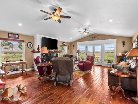 Living - 801 Larson Ln, Coleville, CA 96107 photo 2 of 4