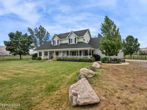 Exterior - 801 Larson Ln, Coleville, CA 96107 photo 3 of 10