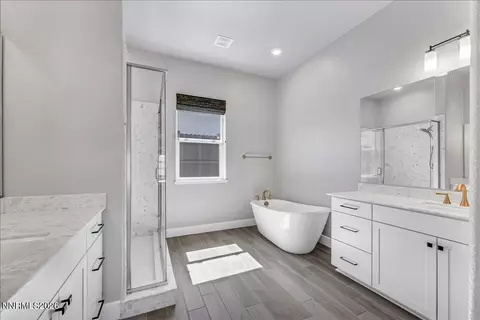 Bath - 14239 Silver Moon Ct, Reno, NV 89521 photo 1 of 4