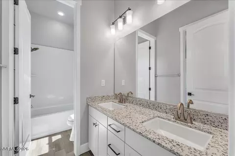 Bath - 14239 Silver Moon Ct, Reno, NV 89521 photo 3 of 4