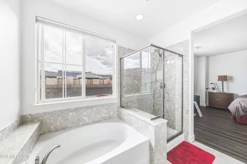 Bath - 2084 Whitecliff Dr, Reno, NV 89521 photo 4 of 5