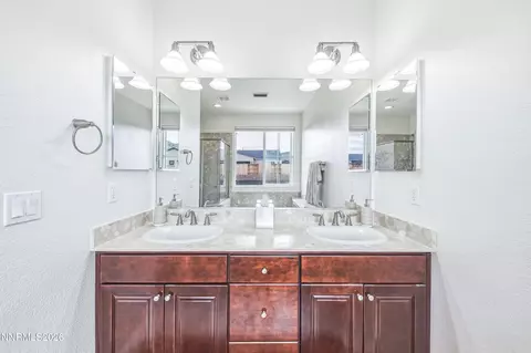 Bath - 2084 Whitecliff Dr, Reno, NV 89521 photo 3 of 5