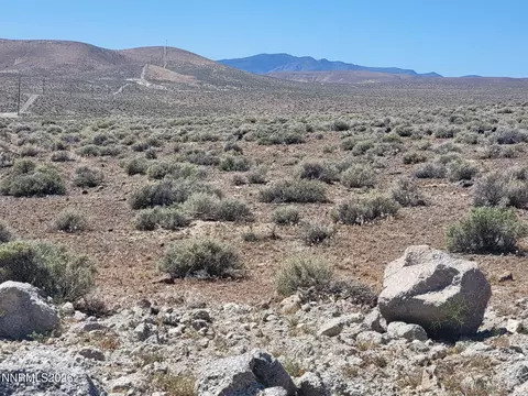 1650 Sky View Dr, Silver Springs, NV 89429