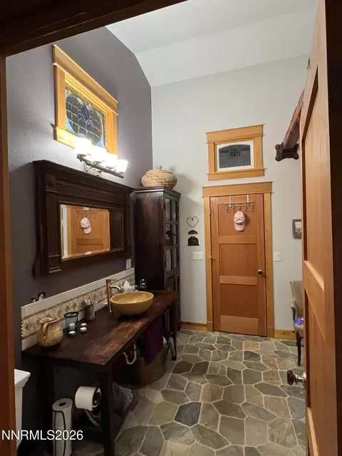 Bath - 15 Wine Glass Way, Kingston, NV 89310 photo 9 of 9