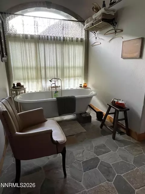 Bath - 15 Wine Glass Way, Kingston, NV 89310 photo 3 of 9