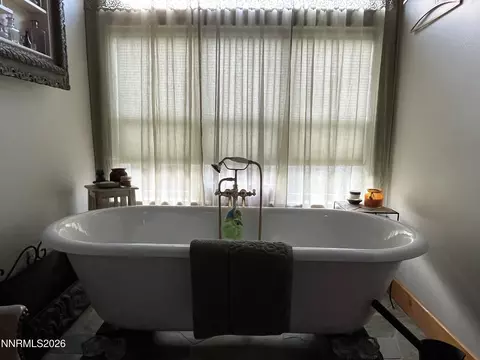 Bath - 15 Wine Glass Way, Kingston, NV 89310 photo 1 of 9