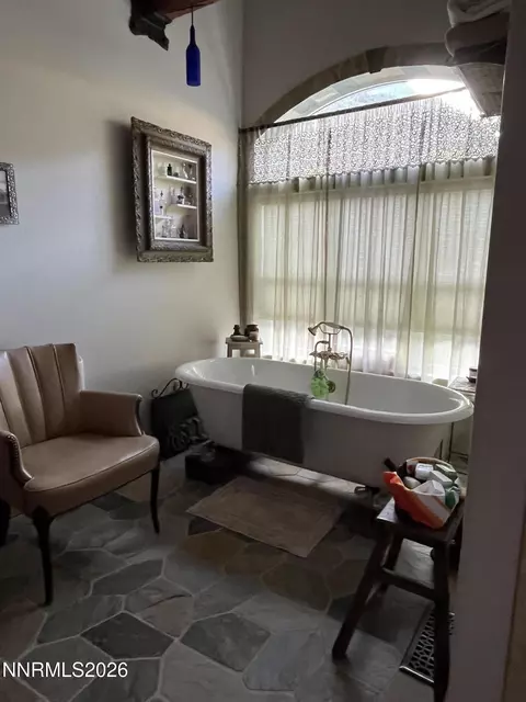 Bath - 15 Wine Glass Way, Kingston, NV 89310 photo 4 of 9