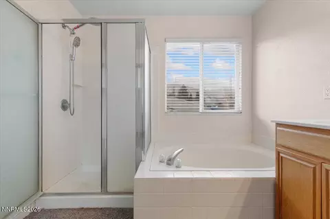 Bath - 4520 Great Falls Loop, Reno, NV 89511 photo 2 of 3