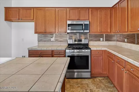 Kitchen - 1096 Crown View Dr, Reno, NV 89523 photo 4 of 5