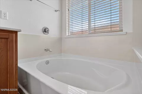 Bath - 1096 Crown View Dr, Reno, NV 89523 photo 3 of 5