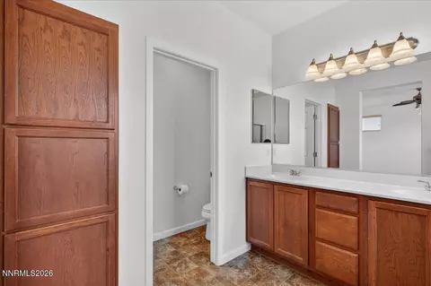 Bath - 1096 Crown View Dr, Reno, NV 89523 photo 4 of 5
