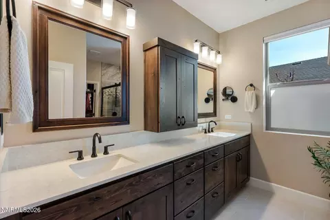 Bath - 560 Riverbed Cir, Reno, NV 89521 photo 2 of 3