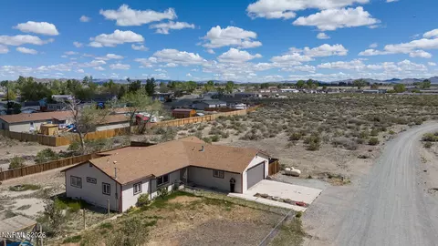 2 Pinehurst Ct, Yerington, NV 89447