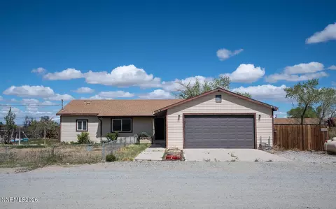 2 Pinehurst Ct, Yerington, NV 89447