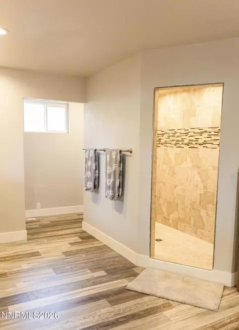 Bath - 392 Willow St, Elko, NV 89801 photo 2 of 4