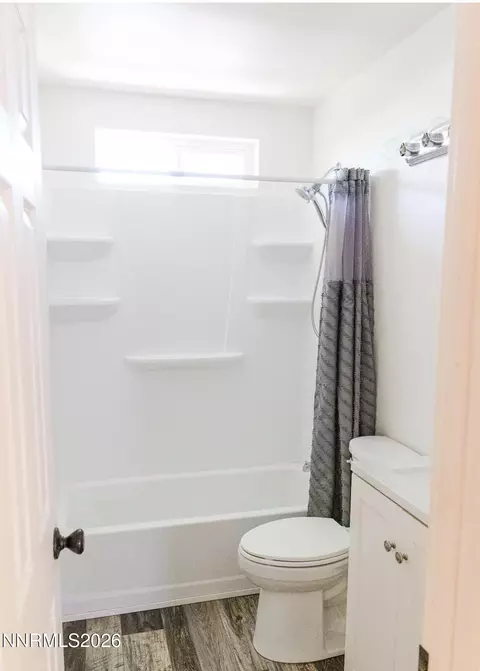 Bath - 392 Willow St, Elko, NV 89801 photo 4 of 4
