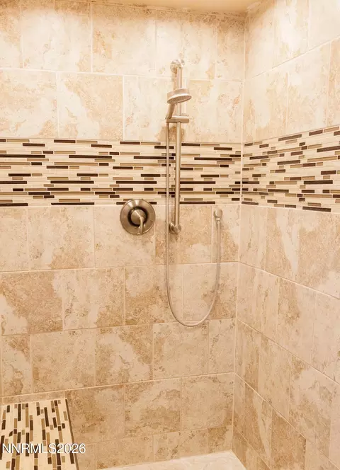 Bath - 392 Willow St, Elko, NV 89801 photo 3 of 4