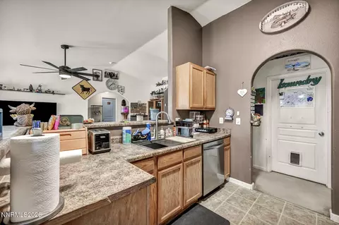 Kitchen - 1250 Eagle Rock Rd, Fallon, NV 89406 photo 2 of 4