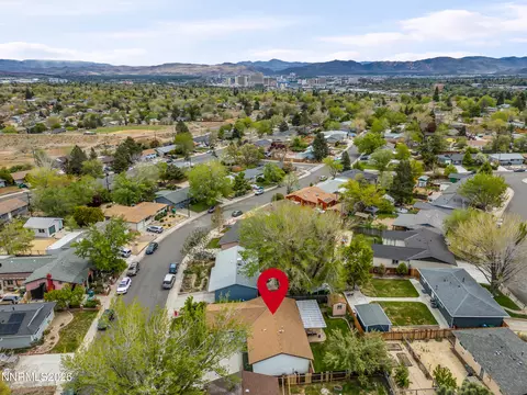 View/Area - 1065 Beldon Way, Reno, NV 89503 photo 4 of 11