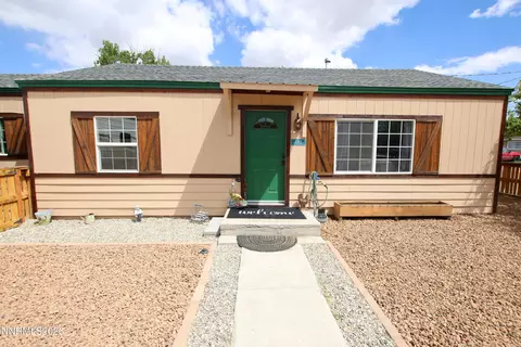 204 Valley Dr, Yerington, NV 89447