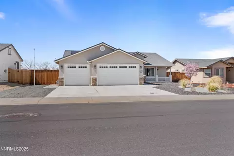 1129 Dixie Ln, Fernley, NV 89408