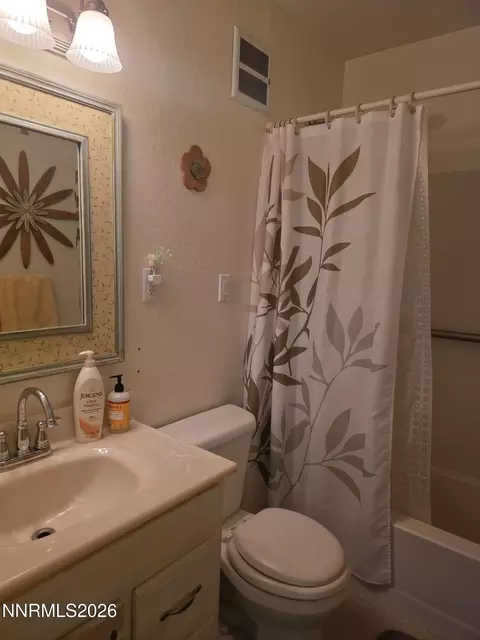 Bath - 359 E St, Hawthorne, NV 89415 photo 2 of 2