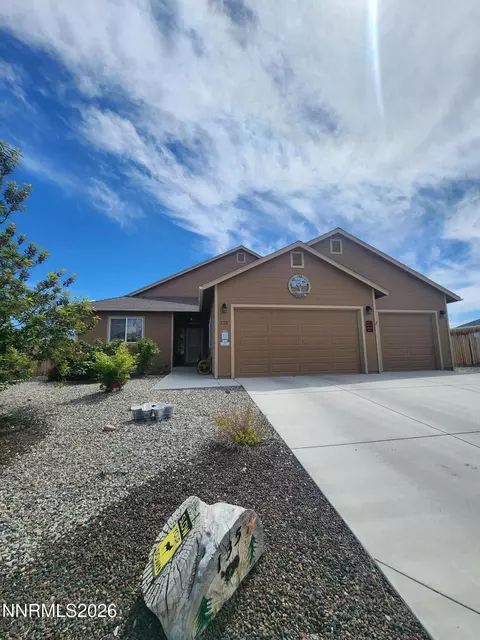 135 Cambridge Dr, Dayton, NV 89403