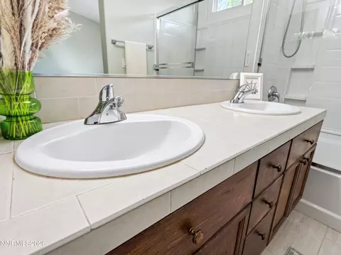 Bath - 9585 Navigator Dr, Reno, NV 89521 photo 9 of 11