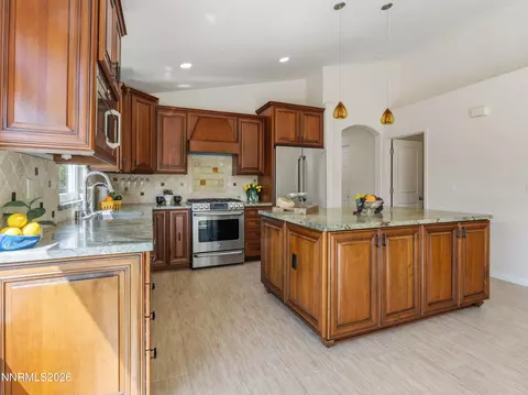 Kitchen - 9585 Navigator Dr, Reno, NV 89521 photo 18 of 20