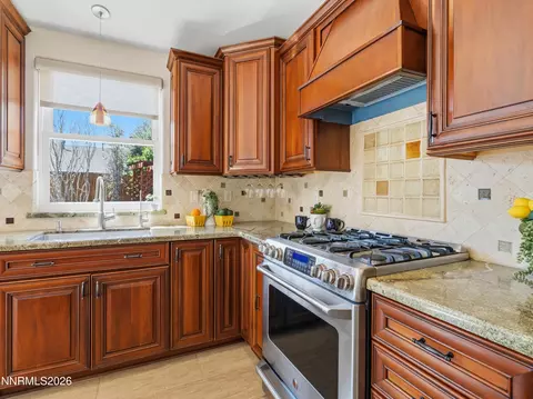 Kitchen - 9585 Navigator Dr, Reno, NV 89521 photo 12 of 20