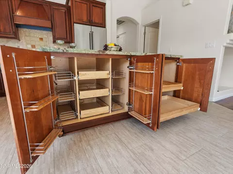 Kitchen - 9585 Navigator Dr, Reno, NV 89521 photo 7 of 20