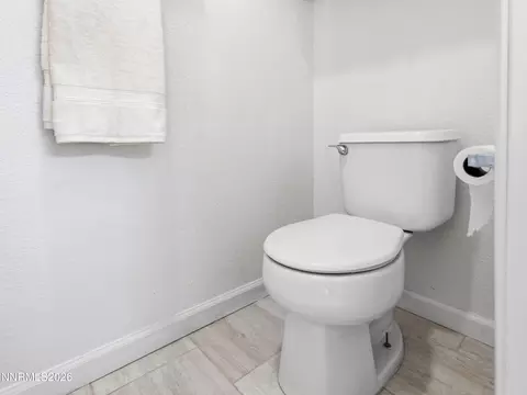 Bath - 9585 Navigator Dr, Reno, NV 89521 photo 8 of 11