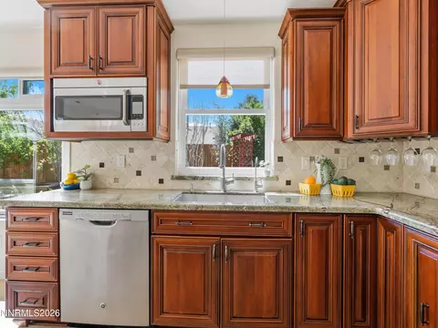 Kitchen - 9585 Navigator Dr, Reno, NV 89521 photo 17 of 20