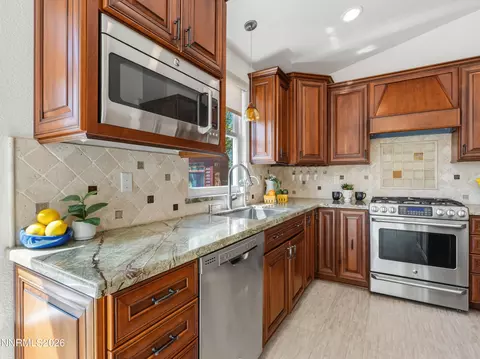 Kitchen - 9585 Navigator Dr, Reno, NV 89521 photo 19 of 20