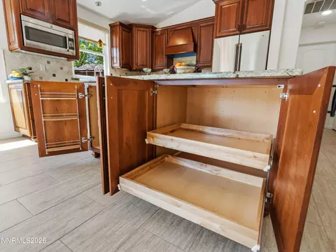 Kitchen - 9585 Navigator Dr, Reno, NV 89521 photo 6 of 20