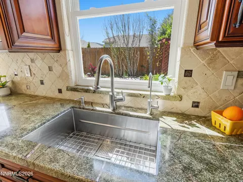 Kitchen - 9585 Navigator Dr, Reno, NV 89521 photo 14 of 20