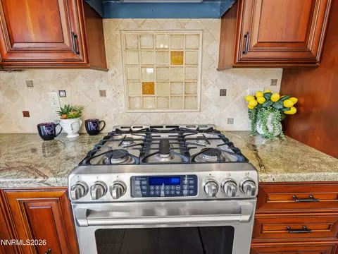 Kitchen - 9585 Navigator Dr, Reno, NV 89521 photo 15 of 20