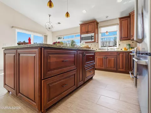 Kitchen - 9585 Navigator Dr, Reno, NV 89521 photo 9 of 20