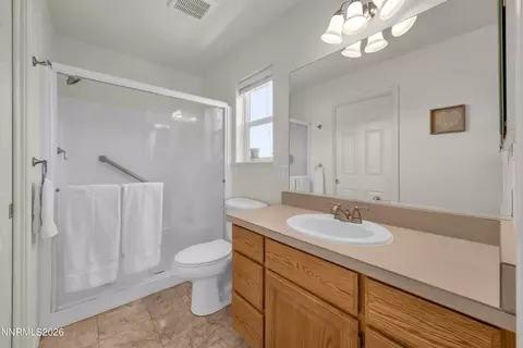 Bath - 812 Augusta Ln, Fallon, NV 89406 photo 1 of 2