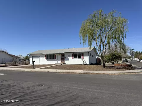 831 Sunset Dr, Fallon, NV 89406