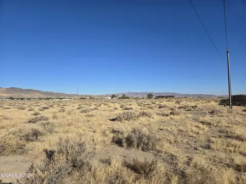 1270 9th St, Silver Springs, NV 89429