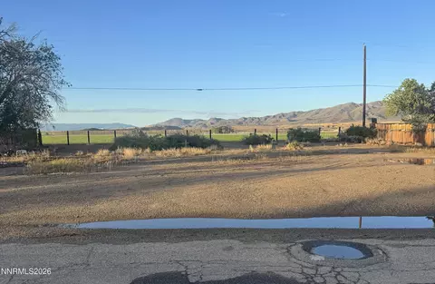 12 Penrose Dr, Yerington, NV 89447