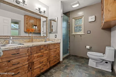 Bath - 190 E Laramie Dr, Reno, NV 89521 photo 1 of 4