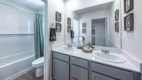 Bath - 7525 Editor Dr, Reno, NV 89506 photo 3 of 3