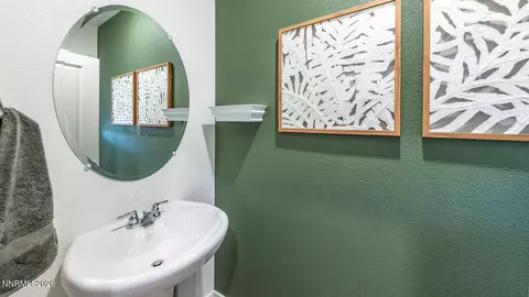 Bath - 7525 Editor Dr, Reno, NV 89506 photo 1 of 3