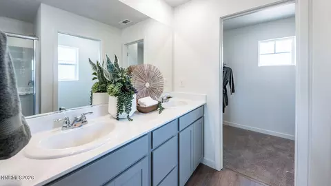 Bath - 7525 Editor Dr, Reno, NV 89506 photo 2 of 3