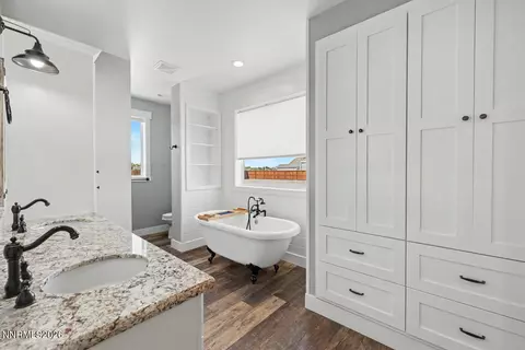 Bath - 1345 Julie Ln, Fallon, NV 89406 photo 3 of 5