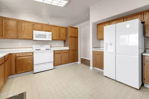 Kitchen - 5486 Trapper Ct, Sun Valley, NV 89433 photo 5 of 6