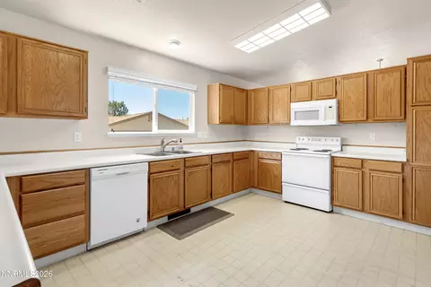 Kitchen - 5486 Trapper Ct, Sun Valley, NV 89433 photo 4 of 6